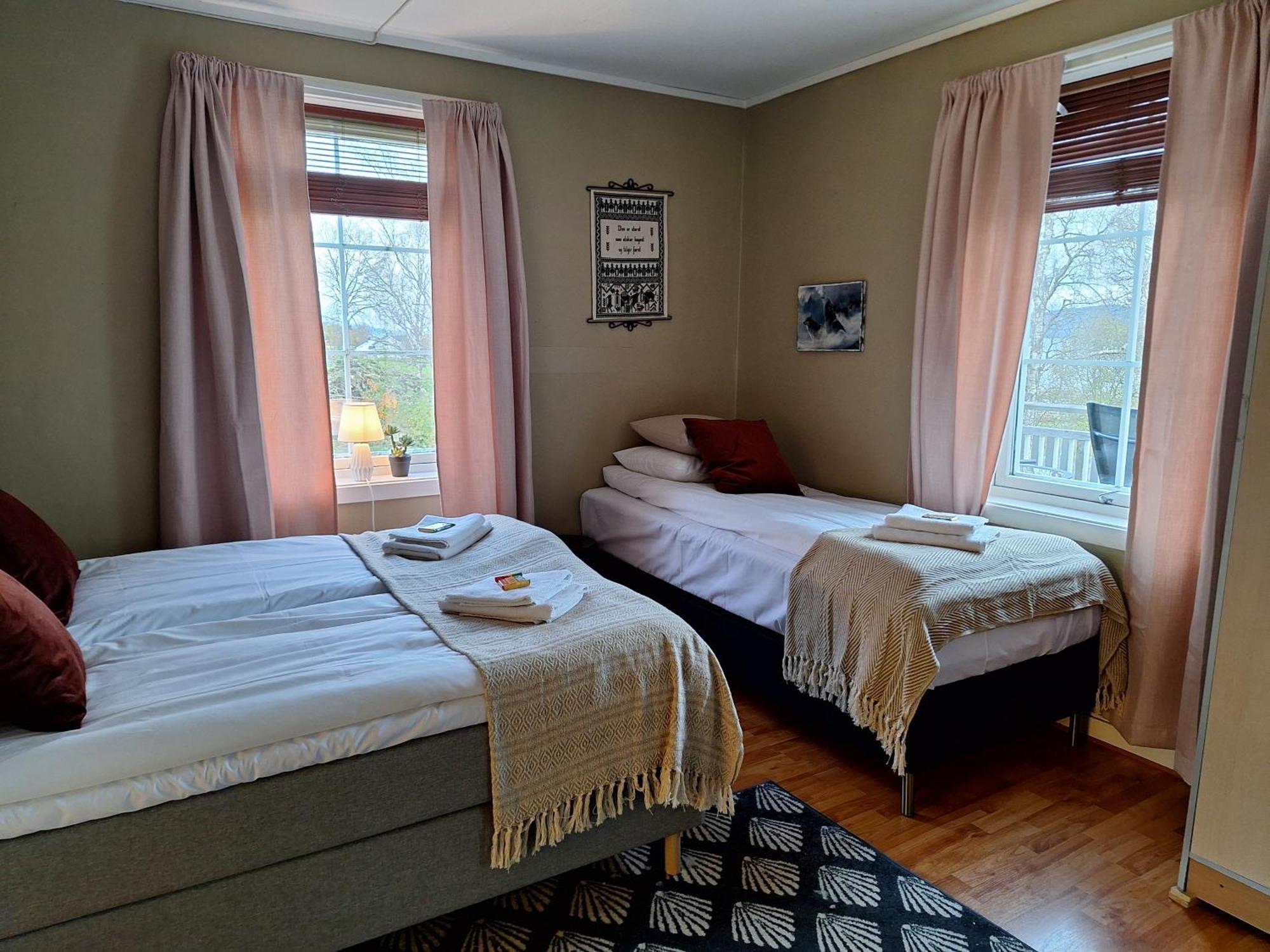 Privat Leilighet Pa Gard Med Badstue Og Nordlys Narvik Exterior foto