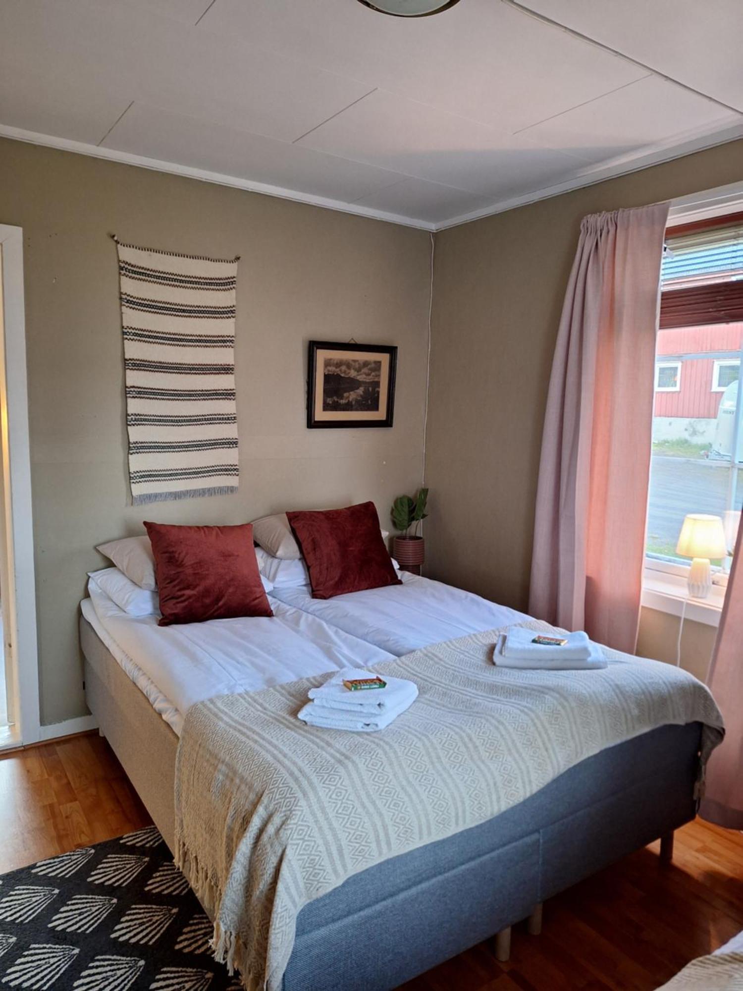 Privat Leilighet Pa Gard Med Badstue Og Nordlys Narvik Exterior foto